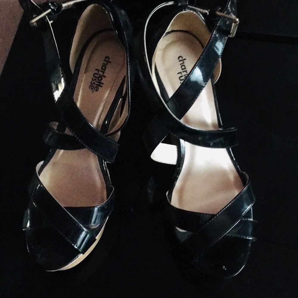 Black strappy wedges
